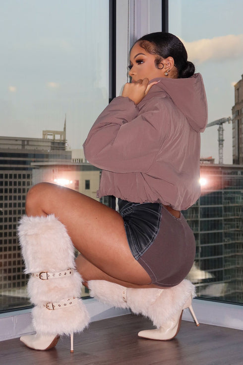 Hugging Winter Puffer Cropped Jacket