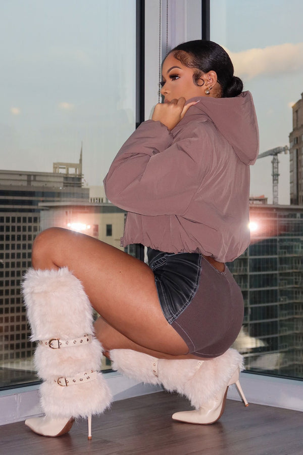 Hugging Winter Puffer Cropped Jacket