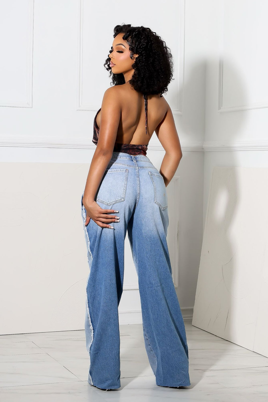 Peek Mode Mesh Print Halter Top