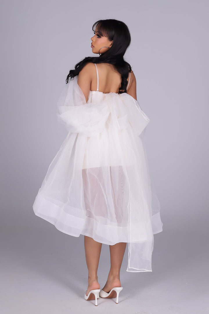 Organza off-shoulder dress with removable tank straps and statement back ribbon detail
Wired bustier lining with layered tulle