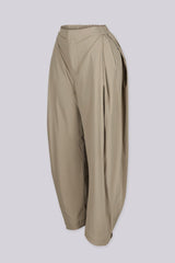 High waisted balloon shape cropped pants featuring tapered ankle cuffs with a snap button closured hem