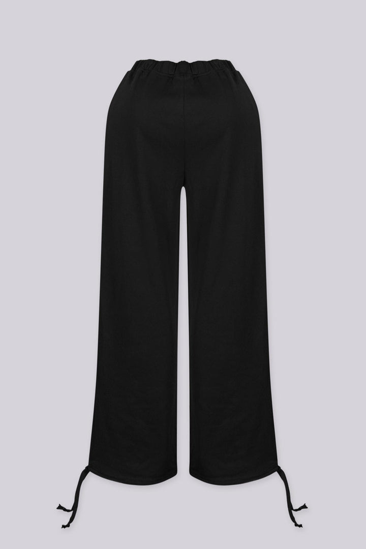 High waisted wide leg pants with side grommet detailing
Elastic waistband with adjustable drawstring