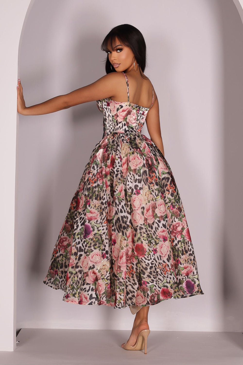 Organza corset top maxi dress with leopard floral golden print
Voluminous skirt with built in tulle mesh