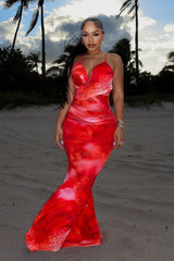 Padded halter maxi dress in abstract floral print
Ruched draping with crisscross open back detail