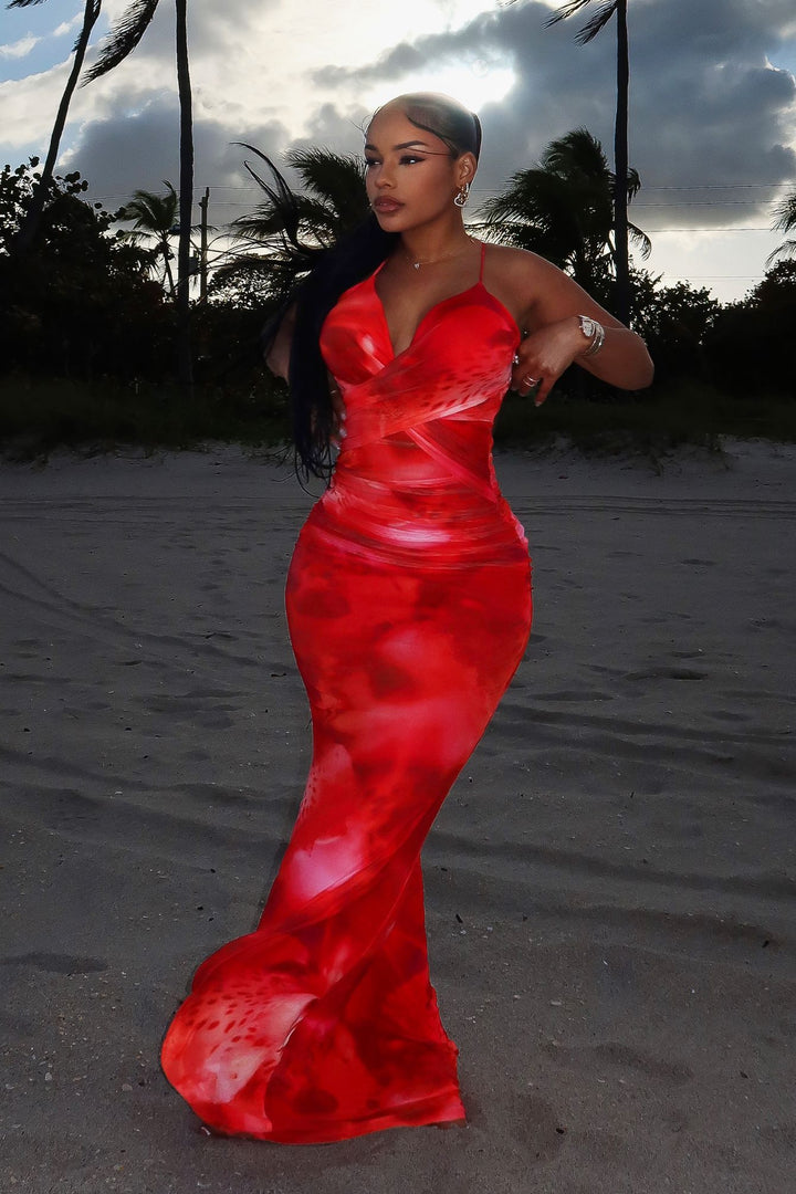 Padded halter maxi dress in abstract floral print
Ruched draping with crisscross open back detail
