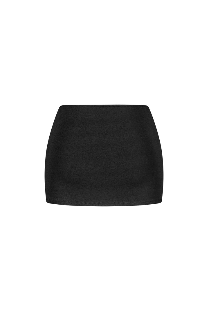 Low rise mini skirt featuring double lining for a tight fit
Attached inner shorts