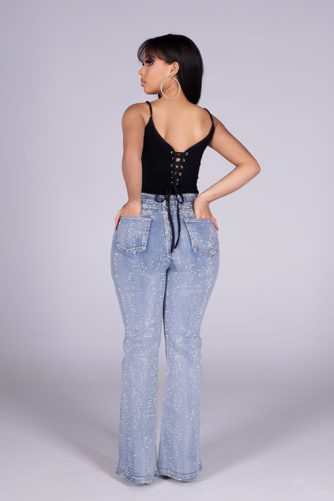 High waist denim jeans featuring all over rhinestone embellishments
Flare leg silhouette with a subtle bell-bottom finish