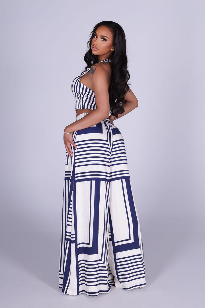 Halter neck cropped vest top with deep V front and open back tie neck detail
High waisted wide leg pants featuring deep front pleats with wide elastic waistband
