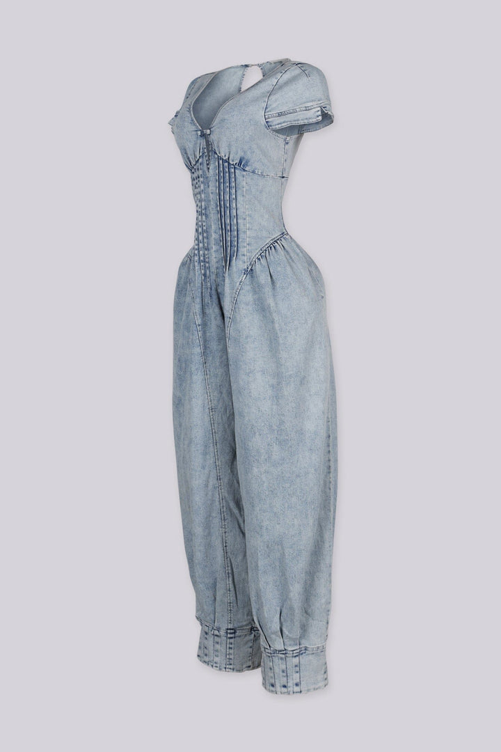 V neck denim jumpsuit with a pin tuck details and relaxed balloon silhouette,
Back zipper closure