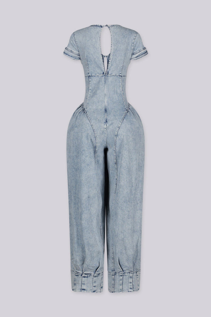V neck denim jumpsuit with a pin tuck details and relaxed balloon silhouette,
Back zipper closure