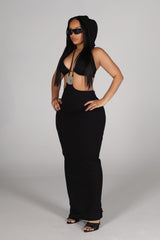 Cutout halter maxi dress with adjustable hoodie top
Statement square metal plate detail at the front
Open back design with slim body skimming silhouette